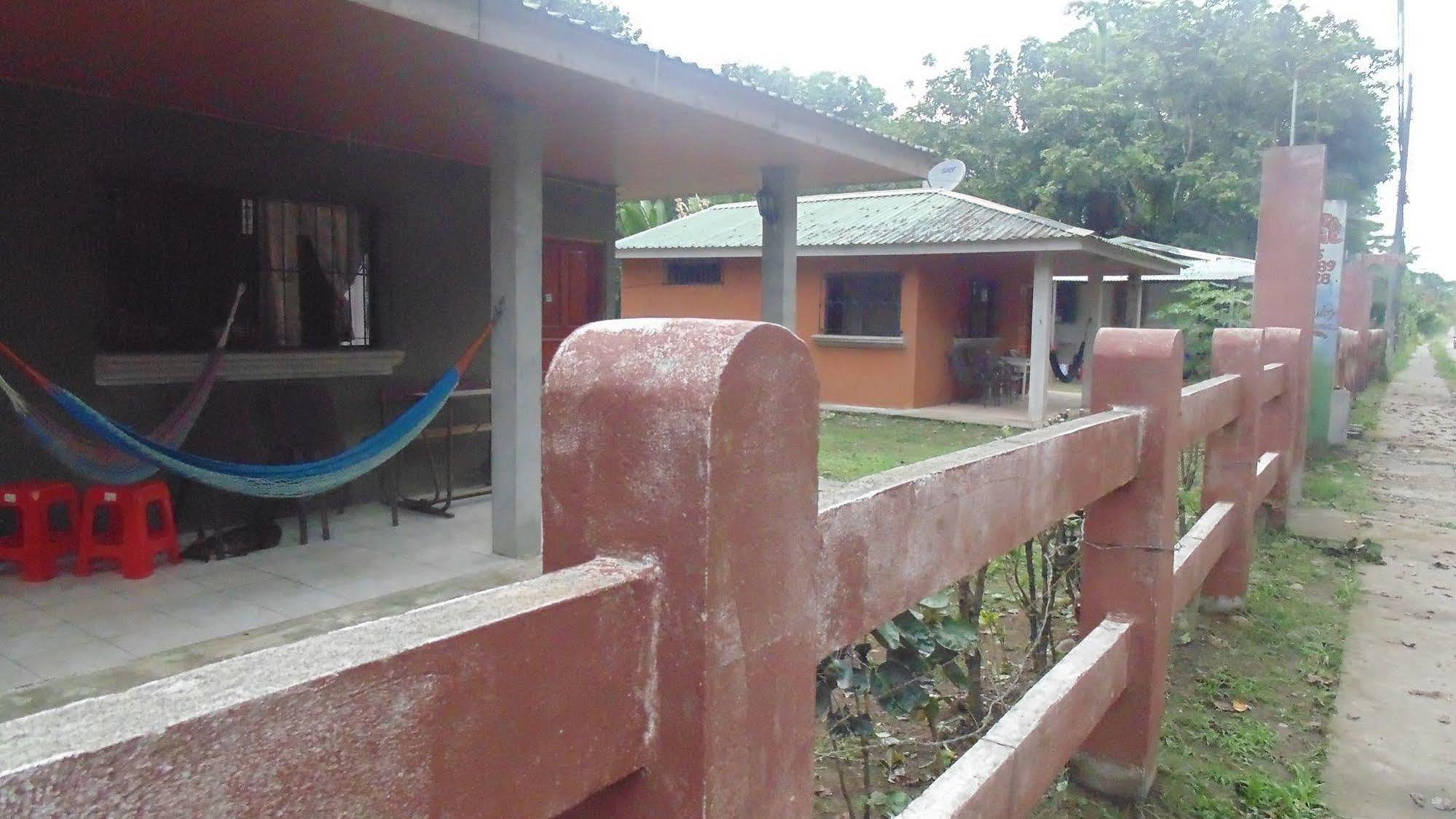 Cahuita Lodge Esterno foto